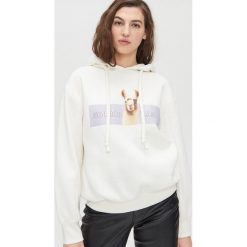 Bluza z lamą - Kremowy. Białe bluzy damskie Cropp, s, bez wzorów, bez rękawów, bez kaptura. Za 89,99 zł.