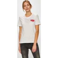 Only - Top. Białe bluzki damskie marki ONLY, s, z nadrukiem, z bawełny, casualowe, z okrągłym kołnierzem, z krótkim rękawem. W wyprzedaży za 27,90 zł.