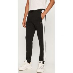 Fila - Spodnie. Czarne spodnie męskie Fila, s, z nadrukiem, z bawełny. Za 219,90 zł.