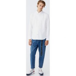 Koszula oxford z długim rękawem. Białe koszule męskie marki Pull&Bear, m, z długim rękawem. Za 69,90 zł.