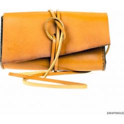 Torebka skórzana OFFME FREE S koniak HandMade. Brązowe torebki klasyczne damskie Pakamera, bez wzorów, ze skóry, na ramię, bez dodatków. Za 299,00 zł.