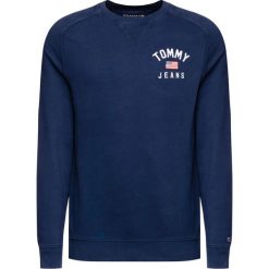 Bluza Tommy Jeans Chest Graphic DM0DM07059. Niebieskie bluzy męskie Tommy Jeans, s, bez wzorów, z bawełny, bez kołnierzyka, bez rękawów, bez kaptura. W wyprzedaży za 209,00 zł.