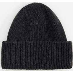 Czapka z wełną - Szary. Szare czapki damskie Reserved, bez wzorów, z wełny. Za 49,99 zł.