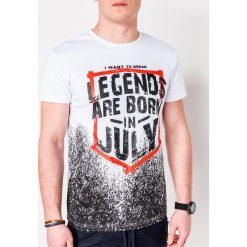 T-SHIRT MĘSKI Z NADRUKIEM S1062 - BIAŁY. Białe t-shirty męskie Ombre Clothing, s, z nadrukiem, z bawełny, bez kołnierzyka. Za 19,99 zł.
