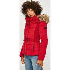 Pepe Jeans - Kurtka puchowa Olivia. Czerwone kurtki damskie Pepe Jeans, s, w paski, z poliesteru, krótkie, z kapturem. W wyprzedaży za 479,90 zł.