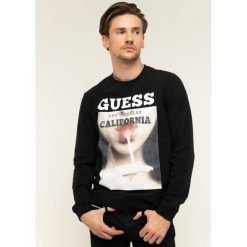 Bluza Guess M01Q43 K9EG0. Czarne bluzy męskie Guess, m, z aplikacjami, bez kołnierzyka, bez rękawów, bez kaptura. W wyprzedaży za 239,00 zł.
