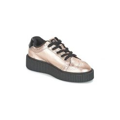 Buty TUK CASBAH CREEPERS. Różowe półbuty damskie TUK, bez wzorów, na niskim obcasie, bez zapięcia. W wyprzedaży za 415,20 zł.