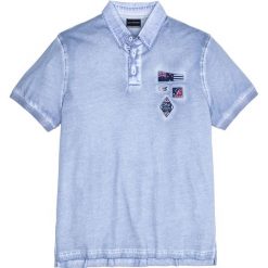 Shirt polo z efektem wytarcia bonprix matowy niebieski. Niebieskie koszulki męskie bonprix, s, bez wzorów, z tkaniny, bez rękawów. Za 74,99 zł.