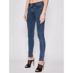 Jeansy Slim Fit TOMMY HILFIGER WW0WW25121. Niebieskie jeansy damskie TOMMY HILFIGER, bez wzorów, z bawełny. W wyprzedaży za 229,00 zł.