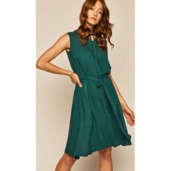Medicine - Sukienka Soft Resort. Czarne sukienki damskie MEDICINE, na co dzień, s, bez wzorów, z wiskozy, casualowe, bez kołnierzyka, bez rękawów, mini, rozkloszowane. Za 119,90 zł.