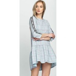 Niebieska Sukienka Dashed Line. Niebieskie sukienki letnie marki Born2be, s, mini. Za 94,99 zł.
