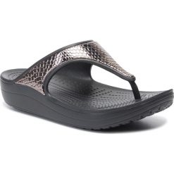 Japonki CROCS - Sloane Metaltxt Flip W 205604 Gunmetal/Black. Szare klapki damskie Crocs, bez wzorów, z tworzywa sztucznego, bez obcasa. Za 179,00 zł.