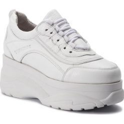 Sneakersy TOGOSHI - TG-09-02-000052 102. Białe półbuty damskie Togoshi, bez wzorów, ze skóry, bez obcasa, na płaskiej podeszwie, bez zapięcia. W wyprzedaży za 349,00 zł.