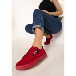 Czerwone Trampki Young For Love. Czerwone trampki i tenisówki damskie Born2be, bez wzorów, bez zapięcia. Za 59,99 zł.