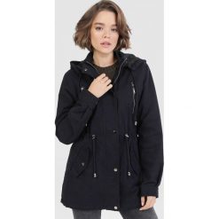 Czarna Parka Isirorin. Czarne kurtki damskie Born2be, xl, bez wzorów, bez kaptura. Za 169,99 zł.