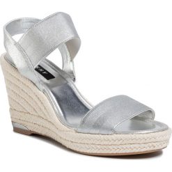 Espadryle DKNY - Cat K1033962 Silver. Szare espadryle damskie DKNY, bez wzorów, ze skóry ekologicznej, bez obcasa, na obcasie. W wyprzedaży za 499,00 zł.
