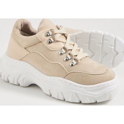 Buty sneakersy na platformie - Jasny szary. Szare sneakersy damskie Sinsay. Za 79,99 zł.