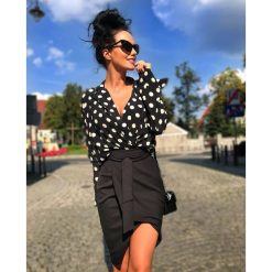 Spódnica "LAUREN" czarna. Czarne spódniczki damskie Divinostyle, s, w paski, eleganckie, z podwyższonym stanem. Za 109,00 zł.
