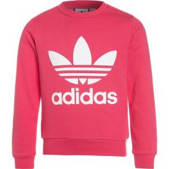 Adidas Originals CREW Bluza real pink/white. Czerwone bluzy chłopięce marki adidas Originals, z bawełny. Za 179,00 zł.