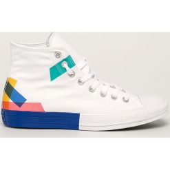 Converse - Trampki. Białe trampki męskie Converse, bez wzorów, z materiału, na sznurówki. W wyprzedaży za 259,90 zł.