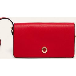 Tommy Hilfiger - Torebka. Niebieskie listonoszki damskie TOMMY HILFIGER, w paski, ze skóry ekologicznej, na ramię, małe, bez dodatków. W wyprzedaży za 339,90 zł.