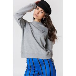 NA-KD Bluza Good Vibes - Grey. Szare bluzy damskie marki NA-KD, z napisami. Za 100,95 zł.