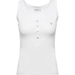 Top Guess W92P93 K8HA0. Białe bluzki damskie Guess, l, z aplikacjami, z bawełny, polo, bez rękawów. W wyprzedaży za 109,00 zł.