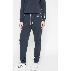 Wrangler - Spodnie. Niebieskie spodnie sportowe damskie marki Wrangler, s, z bawełny. W wyprzedaży za 169,90 zł.