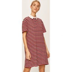 Tommy Jeans - Sukienka. Niebieskie sukienki damskie Tommy Jeans, na co dzień, s, bez wzorów, z bawełny, casualowe, bez kołnierzyka, z krótkim rękawem, krótkie, mini, proste. Za 449,90 zł.