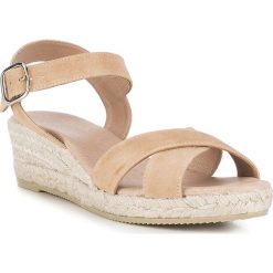 Buty damskie. Brązowe klapki damskie Wittchen, w paski, ze skóry, bez obcasa, na koturnie. W wyprzedaży za 199,90 zł.