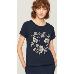 T-shirt z nadrukiem - Granatowy. Niebieskie t-shirty damskie Reserved, l, z nadrukiem. Za 39,99 zł.
