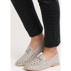 Szare Mokasyny Latest Top. Szare mokasyny damskie Born2be, bez wzorów, ze skóry, bez kołnierzyka. Za 49,99 zł.