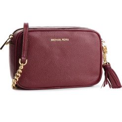 Torebka MICHAEL MICHAEL KORS - Crossbodies 32F7GGNM8L Oxblood. Czerwone torebki klasyczne damskie marki MICHAEL Michael Kors, bez wzorów, ze skóry, na ramię, bez dodatków. Za 869,00 zł.