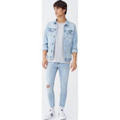 Krótkie jeansy super skinny fit z przetarciami. Szare rurki męskie marki Pull&Bear, z jeansu. Za 129,00 zł.