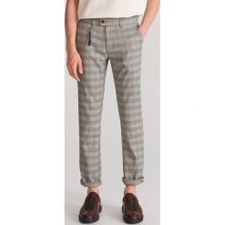 Spodnie slim w kratę - Beżowy. Brązowe spodnie męskie Reserved, m, bez wzorów. Za 129,99 zł.