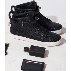 Czarne Trampki Deathscale. Czarne buty sportowe męskie Born2be, w paski, ze skóry, sportowe, z paskami. Za 59,99 zł.