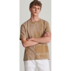 T-shirt tie-dye - Kremowy. Białe t-shirty męskie Reserved, s, bez wzorów, bez kołnierzyka. Za 59,99 zł.