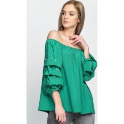 Zielona Bluzka Triple Wave. Zielone bluzki damskie marki Born2be, m, bez wzorów, bez kołnierzyka, z długim rękawem. Za 59,99 zł.