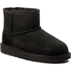 Buty UGG - Classic Mini II 1017715K K/Blk. Czarne kozaki dziewczęce Ugg, bez wzorów, z wełny, za kostkę, bez obcasa. Za 559,00 zł.