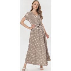 Khaki Sukienka Delmaros. Brązowe sukienki damskie Born2be, na lato, s, bez wzorów, bez kołnierzyka, bez rękawów. W wyprzedaży za 99,99 zł.