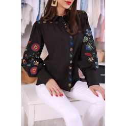Koszula damska COLORETA. Czarne bluzki damskie IVET, xl, bez wzorów, eleganckie, bez kołnierzyka, bez rękawów. W wyprzedaży za 89,00 zł.