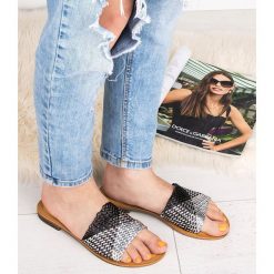 Klapki damskie Belle Women 4171 Srebrne. Szare klapki damskie BELLE WOMEN, bez wzorów, z tworzywa sztucznego, bez obcasa, na płaskiej podeszwie. Za 49,00 zł.