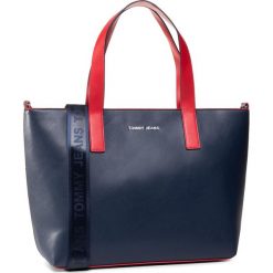 Torebka TOMMY JEANS - Tjw Femme E/W Tote Pu AW0AW08055 0HA. Niebieskie torebki klasyczne damskie Tommy Jeans, bez wzorów, z jeansu, klasyczne, bez dodatków. W wyprzedaży za 429,00 zł.