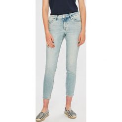 Calvin Klein Jeans - Jeansy CKJ 001. Niebieskie jeansy damskie skinny marki Calvin Klein Jeans, z elastanu. W wyprzedaży za 319,90 zł.