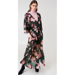 NA-KD Boho Szyfonowa sukienka płaszczowa - Pink,Green,Multicolor. Różowe długie sukienki marki NA-KD Boho, z poliesteru, boho, dekolt w kształcie v. Za 121,95 zł.