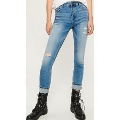 Jeansy slim fit high waist - Niebieski. Niebieskie spodnie damskie z wysokim stanem marki Sinsay, z jeansu. W wyprzedaży za 59,99 zł.