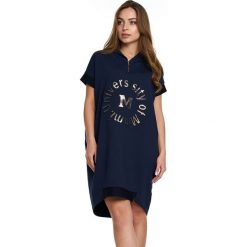 Sukienka w kolorze granatowym. Niebieskie sukienki damskie Bessa, Moonlight, l, z nadrukiem, z kapturem, bez rękawów, mini, asymetryczne. W wyprzedaży za 174,95 zł.