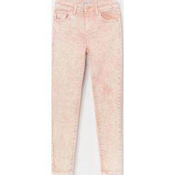 Spodnie jeansowe slim fit -. Spodnie damskie Reserved, bez wzorów, z jeansu. W wyprzedaży za 49,99 zł.