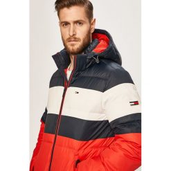 Tommy Jeans - Kurtka. Niebieskie płaszcze męskie Tommy Jeans, m, bez wzorów, z elastanu, krótkie, z kapturem. Za 999,90 zł.