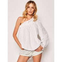 Bluzka One Teaspoon Embroidered Anglaise 23310. Białe bluzki damskie One Teaspoon, s, bez wzorów, bez kołnierzyka, bez rękawów. W wyprzedaży za 899,00 zł.